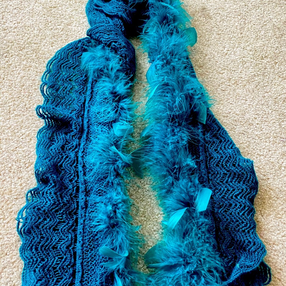 Long scarf with feathers and rabbit fur